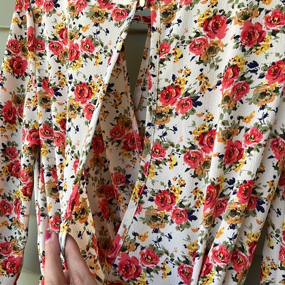 BNWOT LE LIS fun floral dress - Picture 14 of 16
